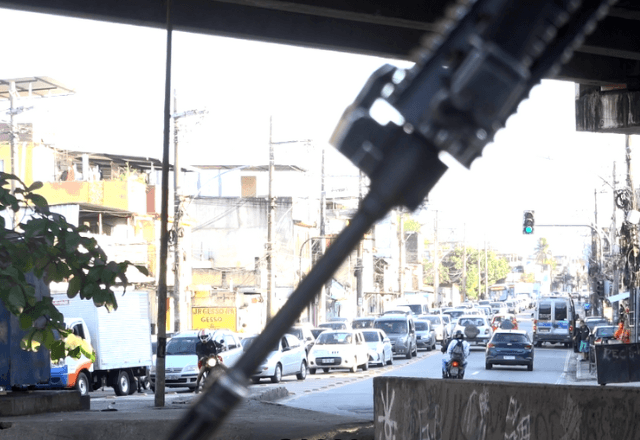 PM's e traficantes trocaram tiros na comunidade | SBT Rio