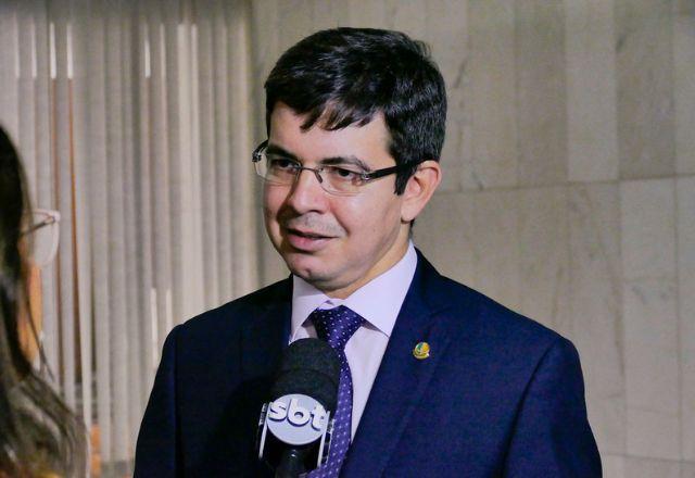 Petição foi assinada por sete parlamentares, incluindo Randolfe Rodrigues | Reprodução/SBT