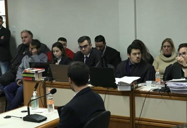 Pessoas em julgamento (Reprodução/SBT Brasil)
