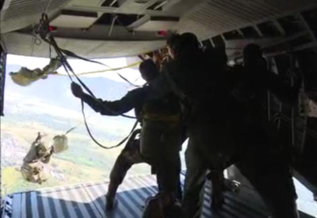 Novas imagens mostram acidente fatal com paraquedista do Exército Novas imagens mostram acidente fatal com paraquedista do Exército