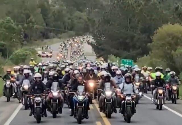 Bolsonaro participando de motociata em Poços de Caldas (Reprodução/SBT Brasil)