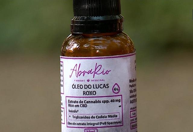 Frasco com extrato de Cannabis (Reprodução/SBT Brasil)