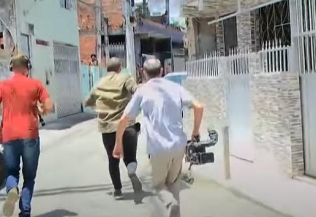 Repórteres são ameaçados a tiros por criminosos em Salvador Repórteres são ameaçados a tiros por criminosos em Salvador