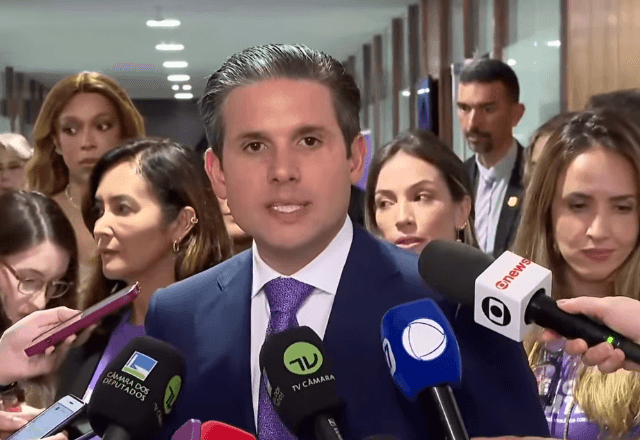 O presidente da Câmara, Hugo Motta, em coletiva nesta quarta-feira (18) | Reprodução/Câmara dos Deputados