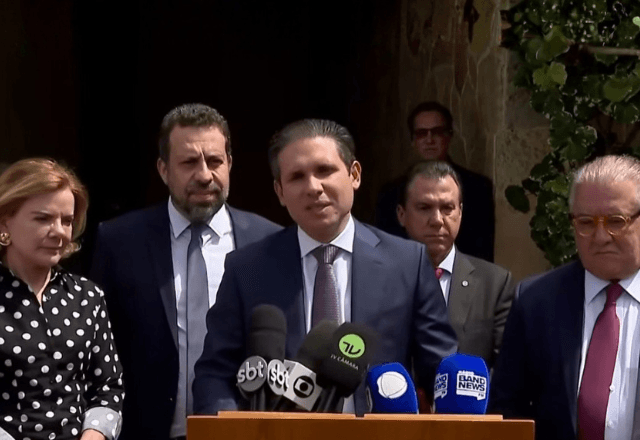 Motta, ministros e relator do projeto sobre trabalho por aplicativos em coletiva de imprensa nesta terça (10) | Reprodução