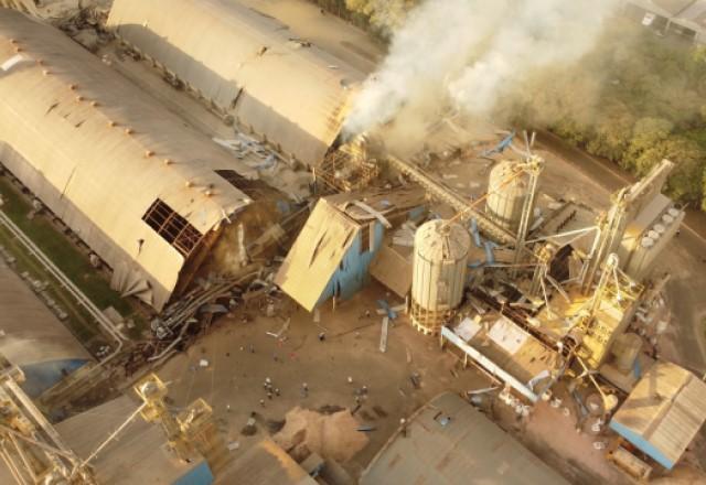 Explosão em silo de grãos de milho de cooperativa no Paraná deixou 9 mortos e 11 feridos I Reprodução/SBT News