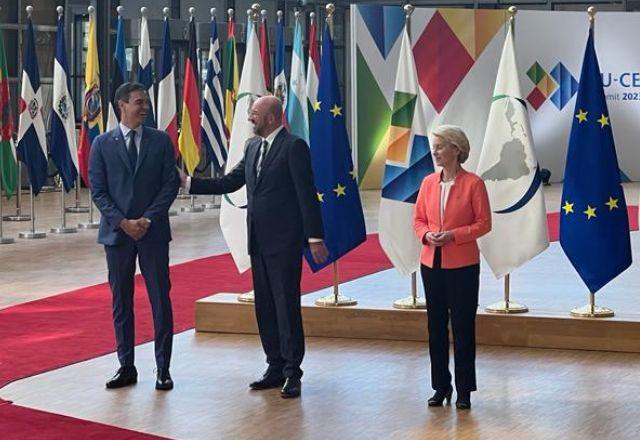 Pedro Sanches ao lado de Charles Michel, presidente do Conselho Europeu e da presidente da Comissão Europeia, Ursula Von der Leyen | Sérgio Utsch/SBT News