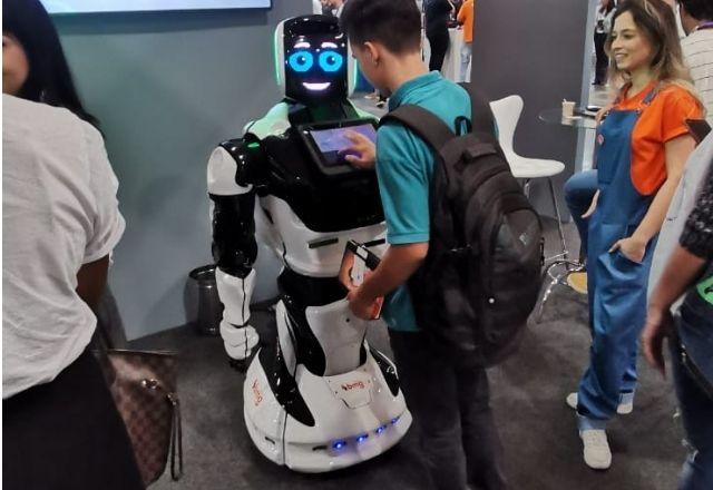 Grupo pede em carta aberta cuidados sobre a inteligência artificial e mais responsabilidade no uso futuro da tecnologia | Cido Coelho/SBT News