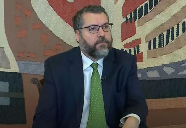 O ministro das Relações Exteriores, Ernesto Araújo, em entrevista ao SBT. Foto: Reprodução/SBT