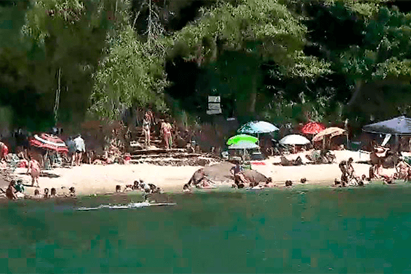 SP: Área de preservação ambiental é ameaçada por turismo desordenado SP: Área de preservação ambiental é ameaçada por turismo desordenado