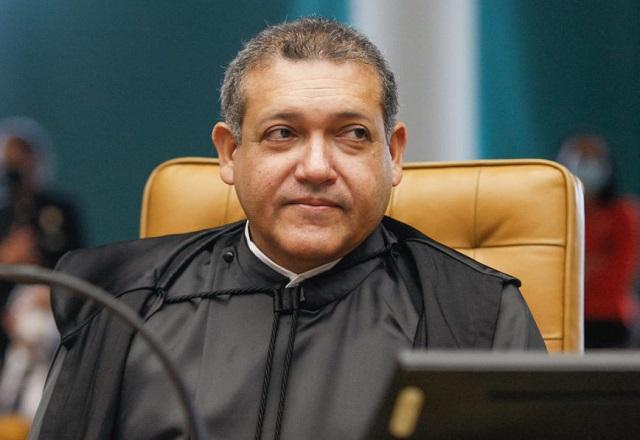O ministro Nunes Marques olha para o lado (Fellipe Sampaio/STF)