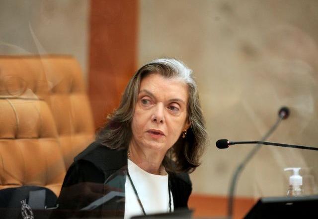 Ministra Cármen Lúcia cobra apuração no estupro e morte de menina yanomami Ministra Cármen Lúcia cobra apuração no estupro e morte de menina yanomami