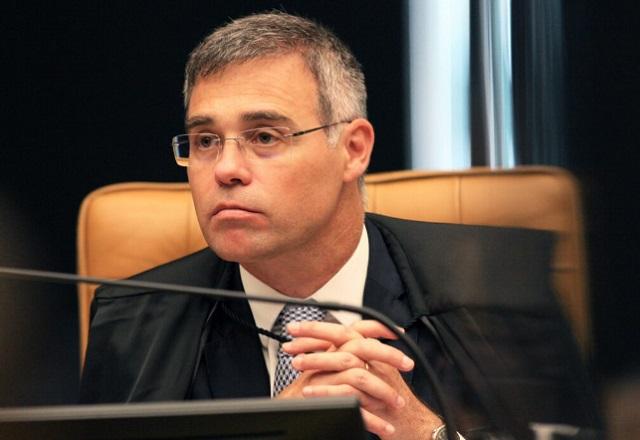 Mendonça arquiva ações movidas contra Bolsonaro por fala sobre venezuelanas Mendonça arquiva ações movidas contra Bolsonaro por fala sobre venezuelanas