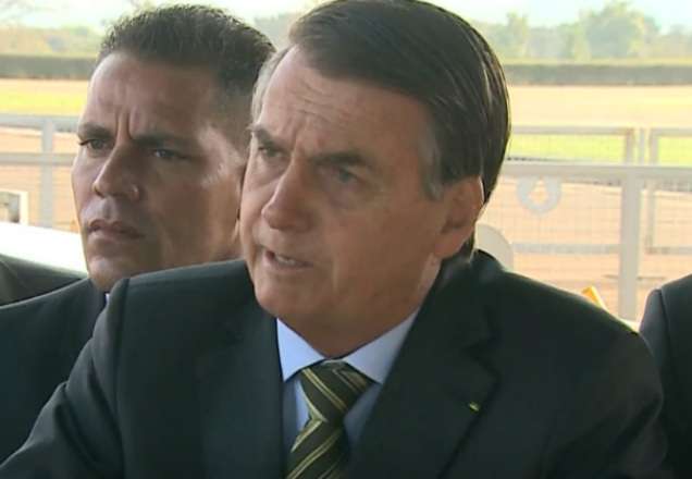 STF notifica Bolsonaro por fala em que associa ONGs a queimadas STF notifica Bolsonaro por fala em que associa ONGs a queimadas