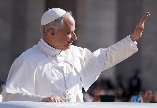 Papa Leão XIV promete trabalhar por unidade para que Igreja Católica se torne um sinal de paz no mundo