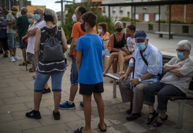 Covid-19: sacrificar idosos por imunidade de rebanho é inaceitável, diz OMS
