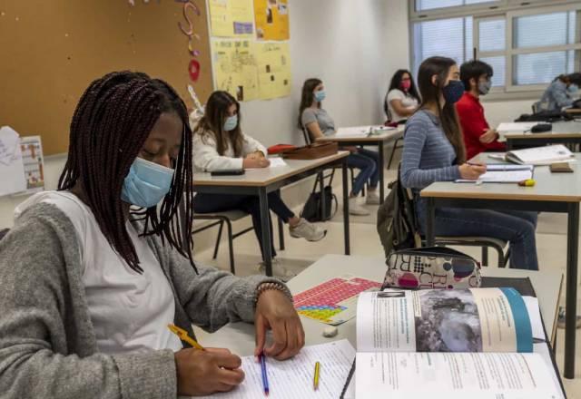Sala de aula em tempos de pandemia - Foto: Getty Images