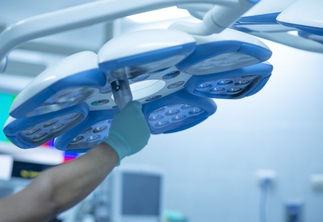 Sala de cirurgia em hospital. Foto: Fernando Zhiminaicela/Pixabay