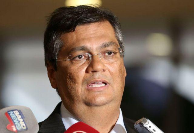 São extremistas antidemocráticos, que perseguem magistrados nas ruas, disse Dino | Agência Brasil