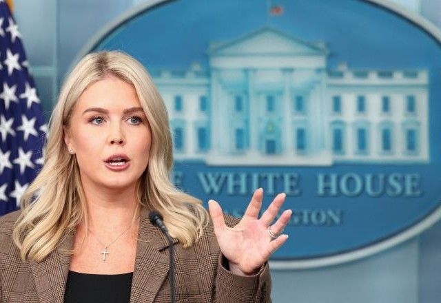 Secretária de Imprensa da Casa Branca, Karoline Leavitt, durante entrevista coletiva na Casa Branca | 22/9/2025/Reuters/Kevin Lamarque