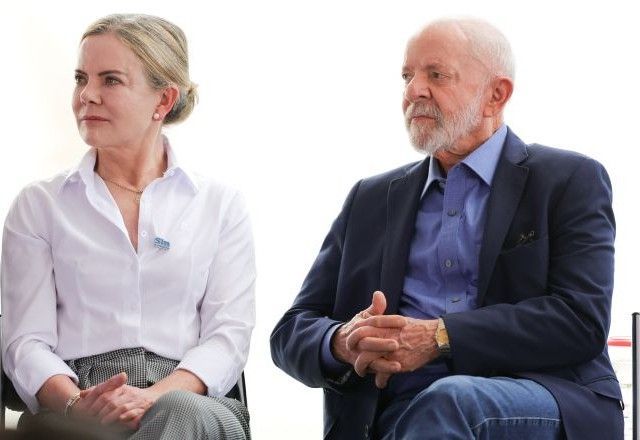 Secretária de Relações Institucionais, Gleisi Hoffmann, e presidente Lula (PT) | Divulgação/Fabio Rodrigues-Pozzebom/Agência Brasil
