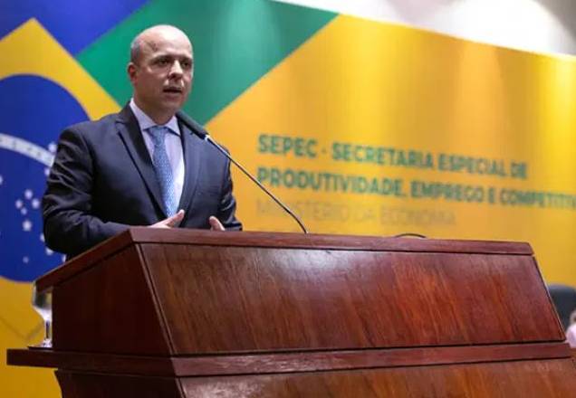 Secretário de Guedes convive com "fantasma" após denúncias de "pedidos não republicanos"