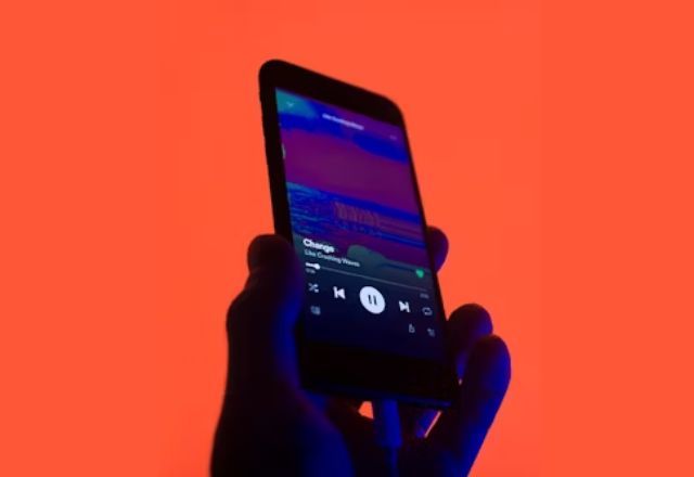 Segundo Spotify, cada dolar que entra na plataforma, US$ 0,70 volta para o artista e gravadora | Unsplash