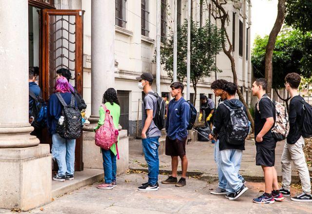 Segundo a gestão, atualmente, 566 policiais militares atuam no policiamento realizado no entorno das unidades educacionais | Governo de SP