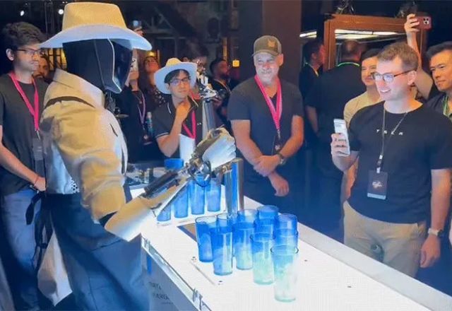 Segundo entusiasta de IA, robô Optimus não é autônomo e é operado por humanos | Reprodução/X/@Scobleizer