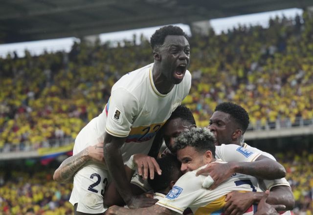Jogadores de Colômbia comemoram em amistoso | Foto: FCF