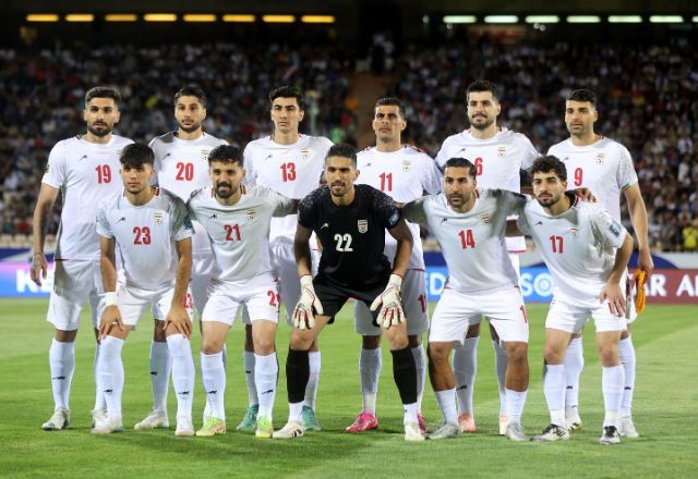 Jogadores do Irã antes de partida contra Coreia do Norte 10/6/2025 Majid Asgaripour/WANA (West Asia News Agency) via REUTERS
