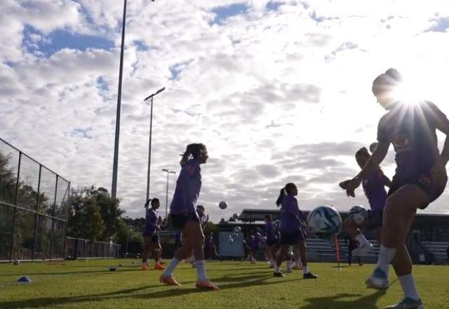 Seleção feminina treina em Brisbane antes de duelo contra a França