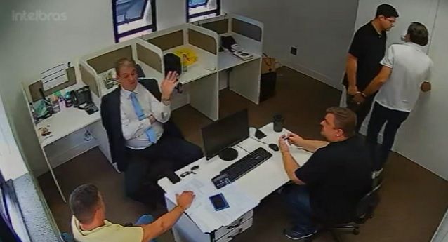Exclusivo: Investigadores da Polícia Civil são flagrados pedindo propina de R$ 1 milhão