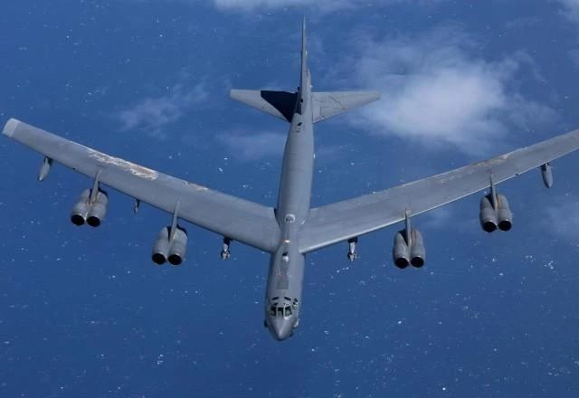 Caças russos interceptam bombadeiros americanos que se aproximavam de fronteira