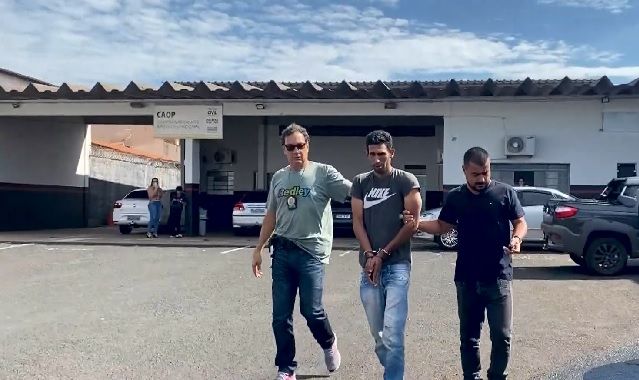 Suspeito de assassinar o galerista norte-americano presta novo depoimento no Rio