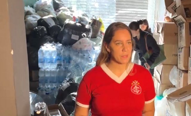 Torcedores de Inter e Grêmio deixam rivalidade no campo de lado em prol do Rio Grande do Sul