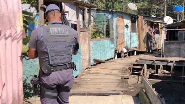 PM realiza nova fase da Operação Escudo após mortes de policiais em São Paulo PM realiza nova fase da Operação Escudo após mortes de policiais em São Paulo