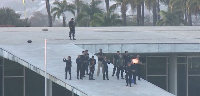 Polícia do Senado realiza treinamento com granadas em Brasília