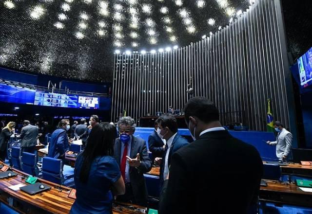 Senadores em sessão semipresencial - Foto: Marcos Oliveira/Senado