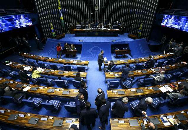 Senado aprova medida que libera posse de arma em propriedade rural