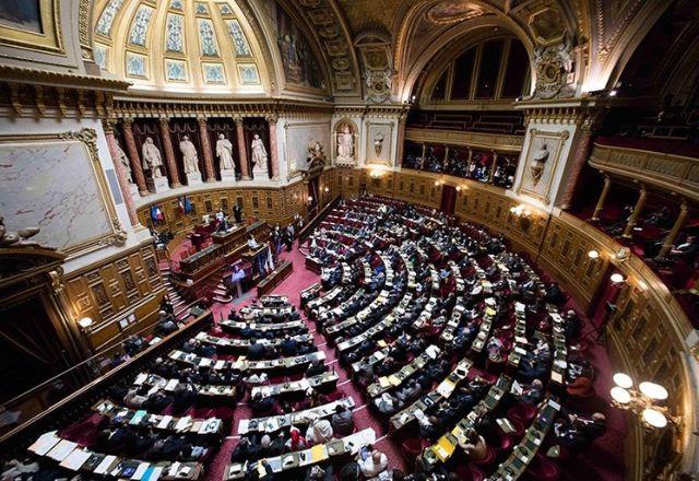 Medida foi aprovada por 201 votos a 115 no Senado francês | Divulgação/Senado da França