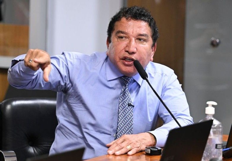 Técnica de enfermagem registra ocorrência na polícia contra senador Magno Malta por agressão