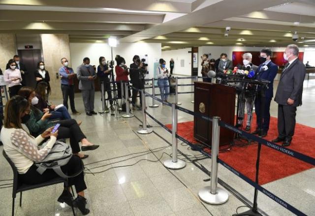 Senadores da CPI da Covid durante entrevista para a imprensa