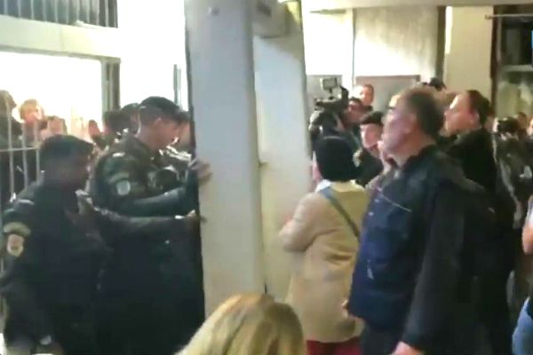 Sessão na Câmara de Porto Alegre é encerrada devido a tumulto