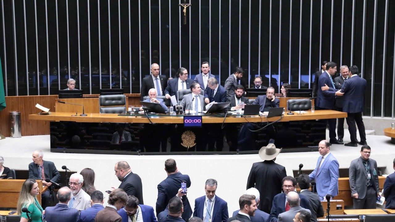 6x1: Câmara vai analisar projeto do governo na terça (16) 6x1: Câmara vai analisar projeto do governo na terça (16)