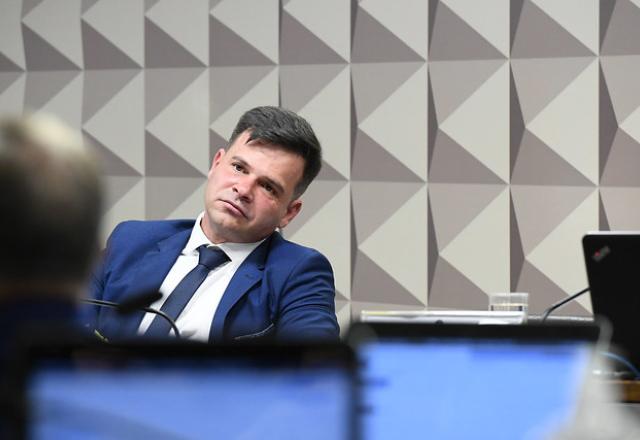 Silvinei Vasques é denunciado por compra de caveirões inoperantes e prejuízo de R$ 13 mi