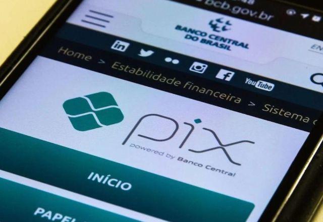 Símbolo do Pix em página do Banco Central aberta em tela de celular (Agência Brasil)