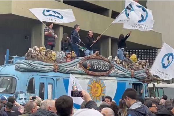 Sindicalismo argentino luta contra medidas de Milei que são consideradas precarização do trabalho | Marcelo Torres/SBT News