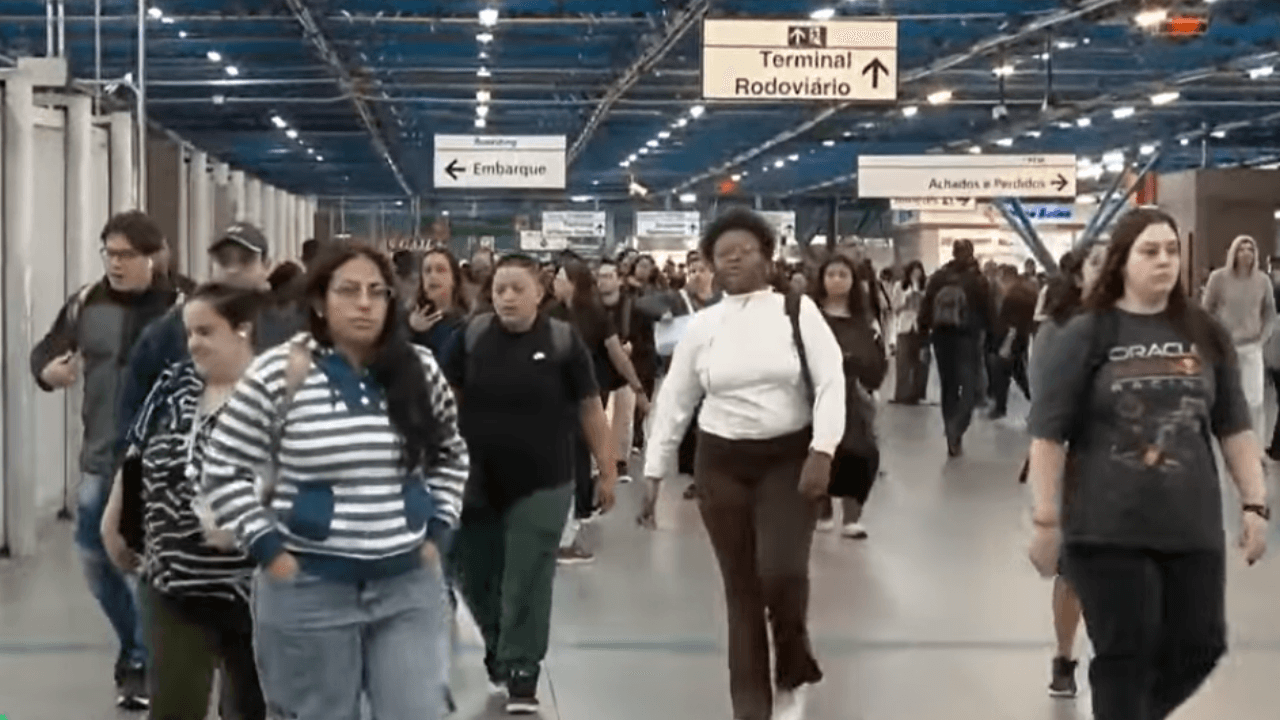 Situação nas estações por causa da greve. | Reprodução/SBT