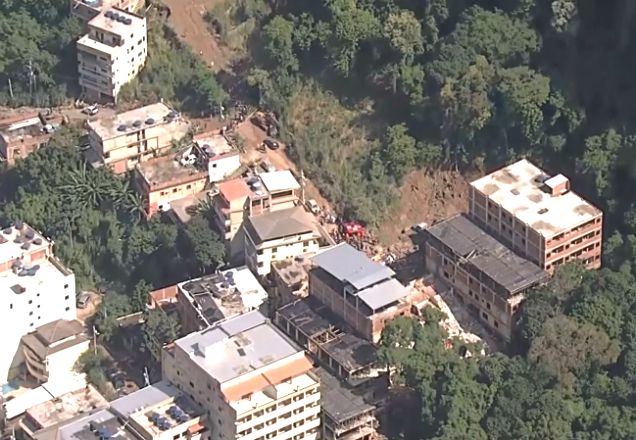 Sobe para três o número de mortos após desabamento de prédios no Rio